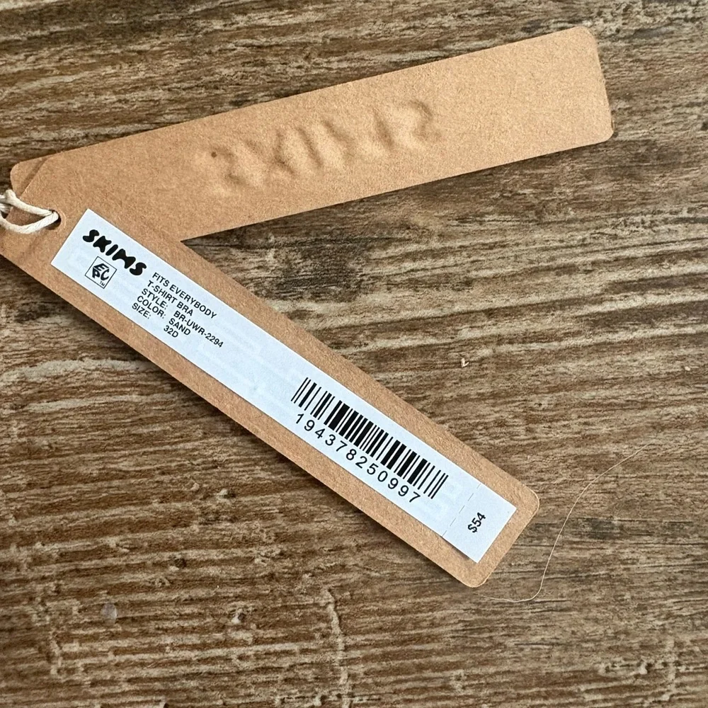 SKIMS Soft Cream Bra - Picture 2 of 2